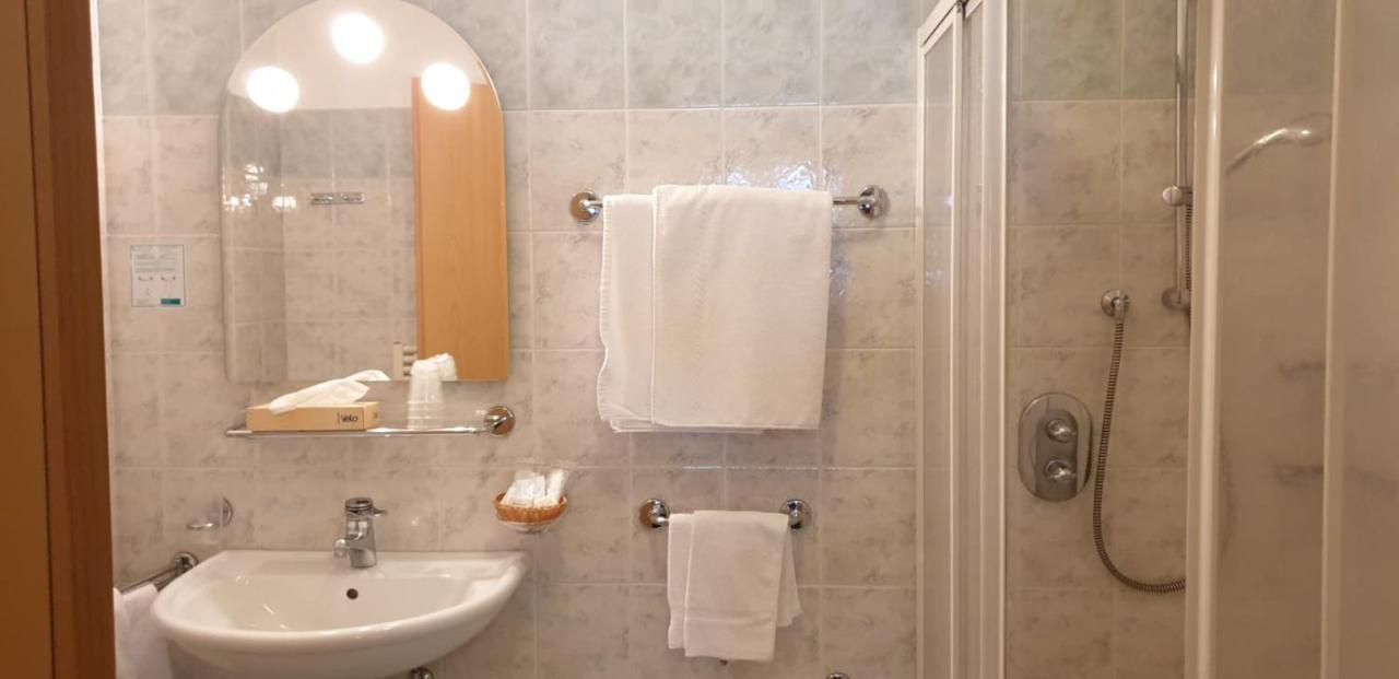 Albergo Bernard Каназей Екстериор снимка
