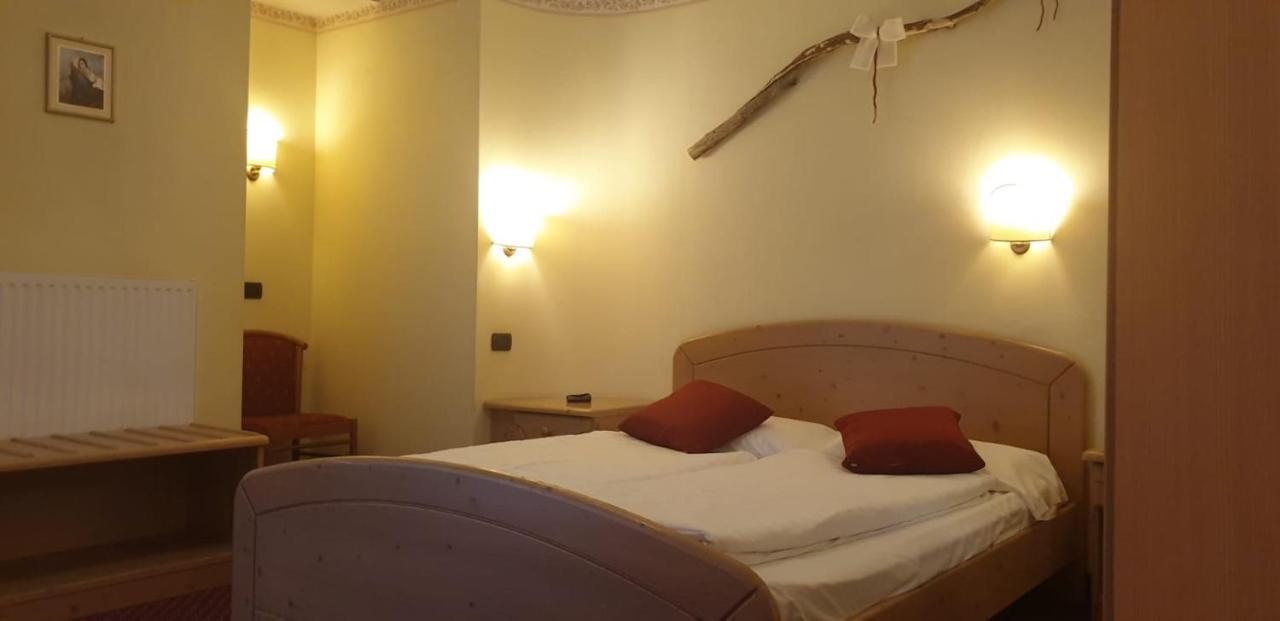 Albergo Bernard Каназей Екстериор снимка